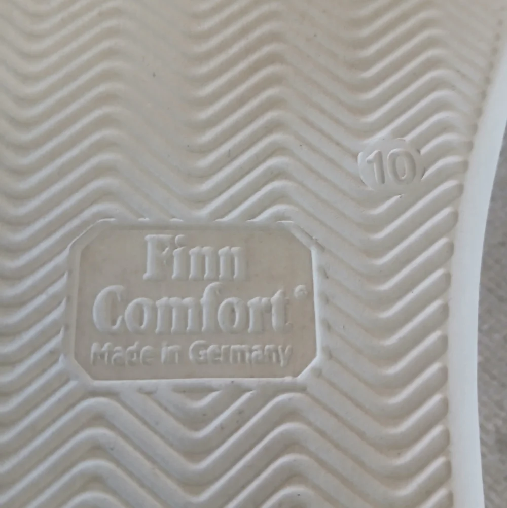 Finn Comfort minimal white